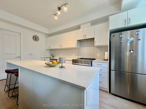 211-1085 Douglas Mccurdy Common, Mississauga, ON, L5G0C6 | Card Image