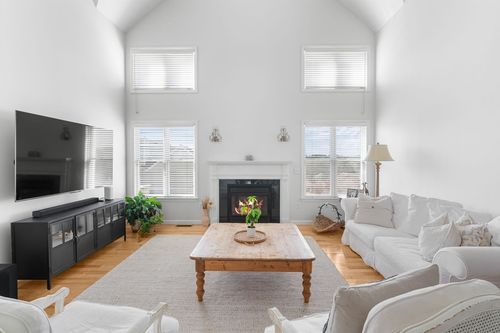 86-86 Fairway Dr, Dartmouth, MA, 02747-3550 | Card Image