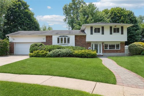 7 Ebb Ct, Commack, NY, 11725-2603 | Card Image