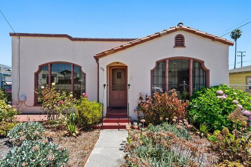106 Stanford St, Watsonville, CA, 95076-3270 | Card Image