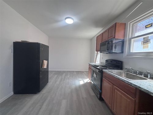 486 3rd St, Albany, NY, 12206-2422 | Card Image