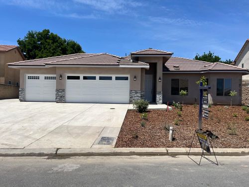 8230 Lake Shore Dr, Chowchilla, CA, 93610-8002 | Card Image