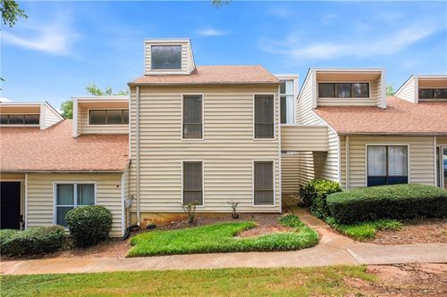 605 Serramonte Dr, Marietta, GA, 30068-4663 | Card Image