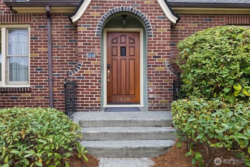 2620 Queen Anne Ave N, Seattle, WA, 98109-1821 | Card Image