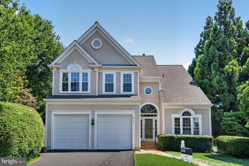 2565 Holly Manor Dr, FALLS CHURCH, VA, 22043-3909 | Card Image