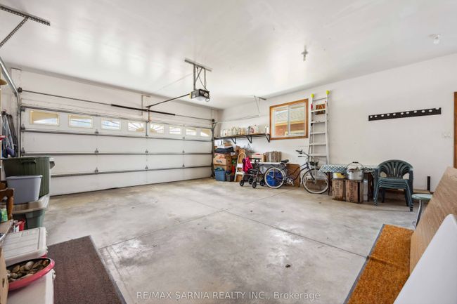 35 Frances Dr, House other with 6 bedrooms, 3 bathrooms and 4 parking in Forest ON | Image 31