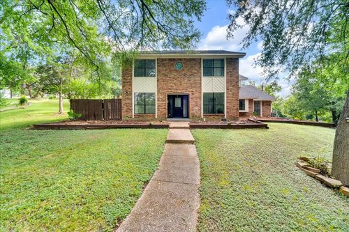 392 Creekwood Dr, Lancaster, TX, 75146-3406 | Card Image