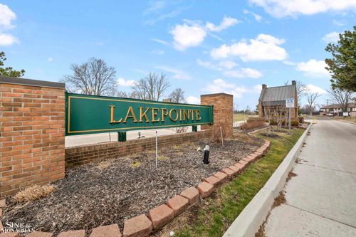 738 Country Club Dr, Saint Clair Shores, MI, 48082-1070 | Card Image