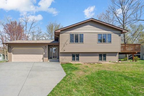512 Prairie Dr N, Hudson, WI, 54016-1171 | Card Image