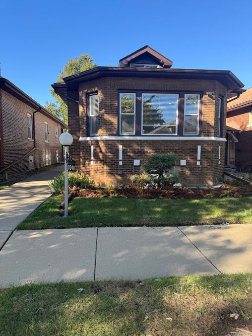 8040 S Luella Ave, Chicago, IL, 60617-1150 | Card Image