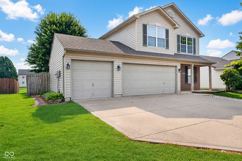 605 Sunmeadow Ln, Avon, IN, 46123-9167 | Card Image