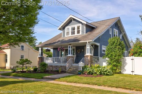 120 Parker St, Frankenmuth, MI, 48734-1707 | Card Image