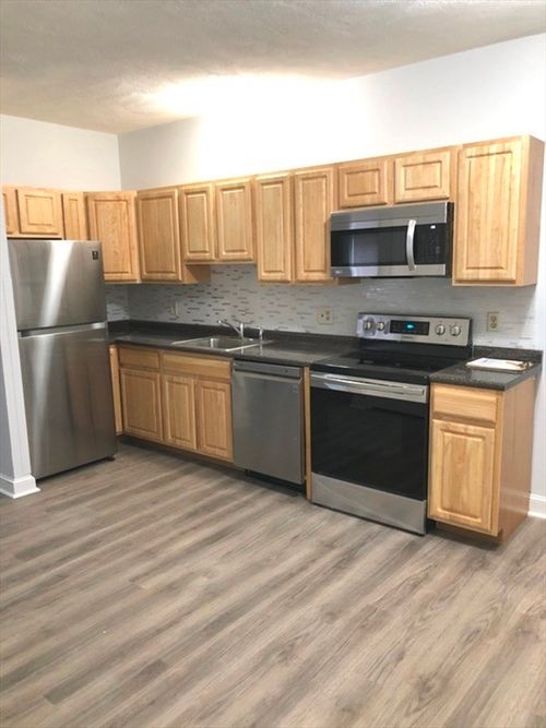 32b-122 Berkshire St, Cambridge, MA, 02141-1444 | Card Image