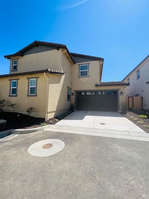 2451 Lake Club Dr, Fairfield, CA, 94533-7131 | Card Image