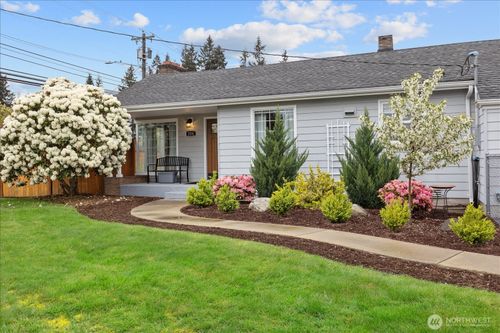 221 Tamarack Ave, Everett, WA, 98203-4318 | Card Image