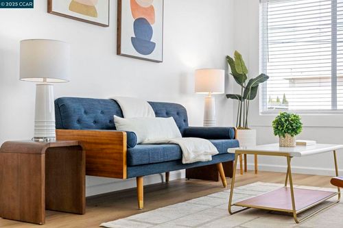 1535 38th Ave, Oakland, CA, 94601-3551 | Card Image