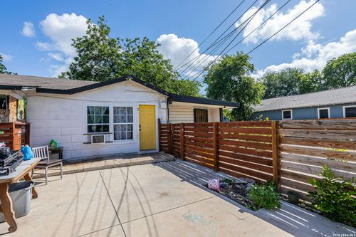 435 Gould St, San Antonio, TX, 78207-2700 | Card Image