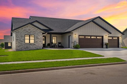 2910 Beyer Road, Holmen, WI, 54636 | Card Image