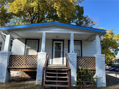 Entrance to property featuring covered porch | Image 1