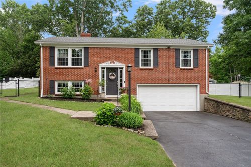 26 Ferncrest Dr, Cumberland, RI, 02864-5613 | Card Image