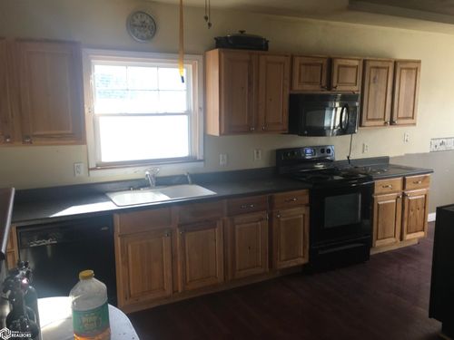 519 S 10th St, Burlington, IA, 52601-5729 | Card Image
