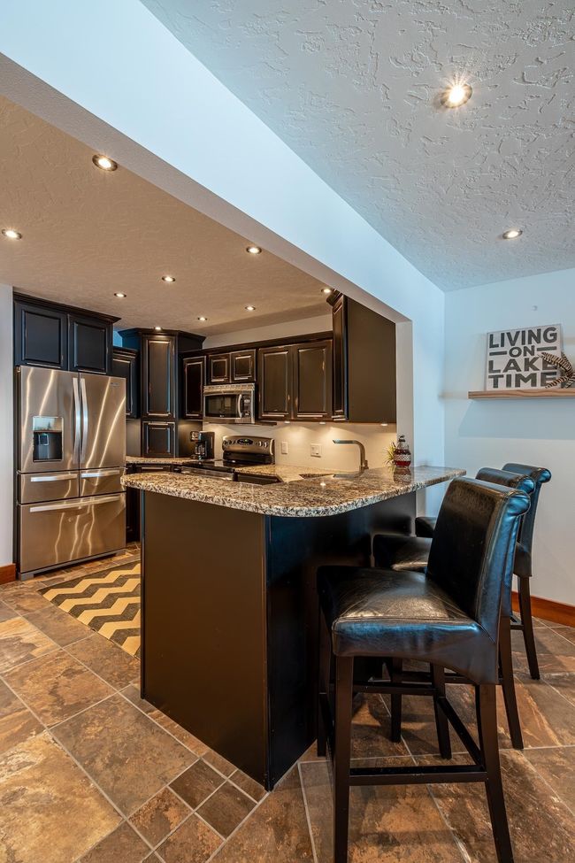 UNIT-4 - 16978 S Inner Ln, Condo with 3 bedrooms, 2 bathrooms and null parking in Spirit Lake IA | Image 5