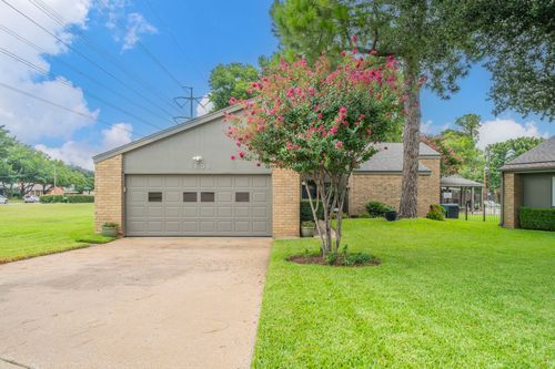 1806 Eastwood Ct, Grand Prairie, TX, 75050-1707 | Card Image