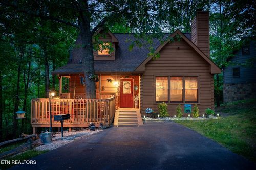3513 Country Pines Way, Sevierville, TN, 37876-8782 | Card Image