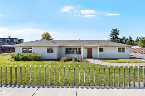 1225 Corona Ave, Medford, OR, 97504-4622 | Card Image
