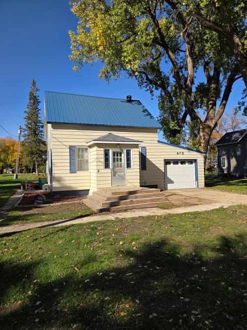 405 1st Ave E, Abercrombie, ND, 58001-8108 | Card Image