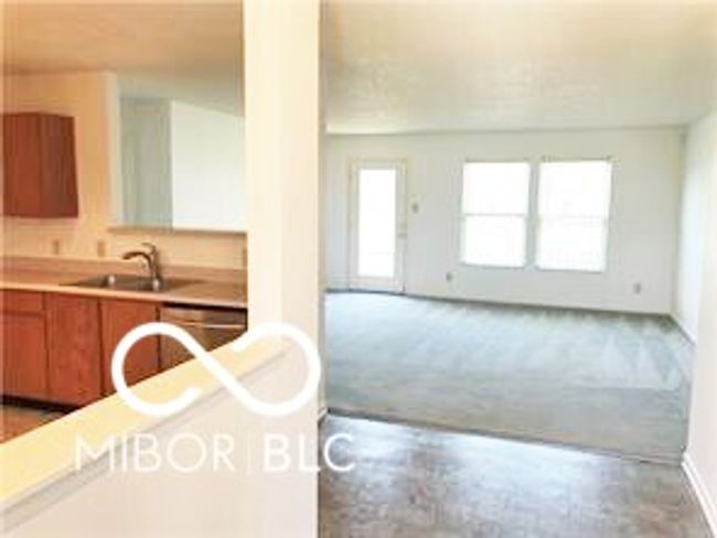 Foyer coming into the House. | Image 6