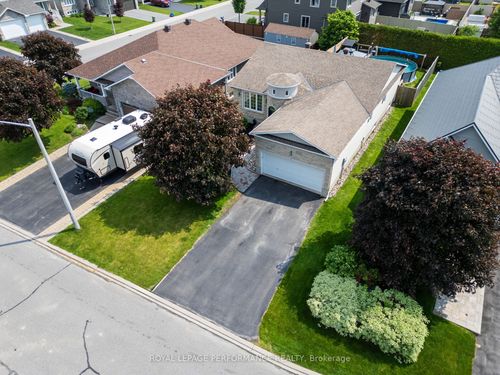 7 Settlement Lane, Russell, ON, K4R0A4 | Card Image