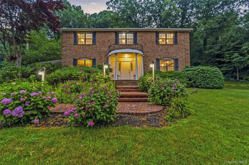 94 Bagatelle Rd, Melville, NY, 11747-4103 | Card Image