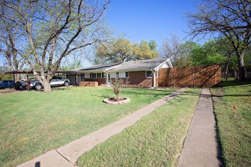 1405 Thompson Dr, Graham, TX, 76450-4910 | Card Image
