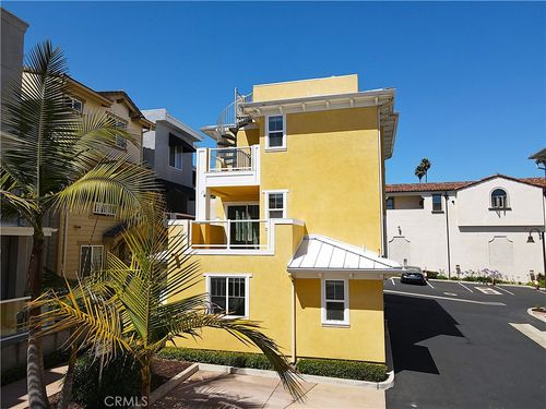 393 Wadsworth Ave, Pismo Beach, CA, 93449-2542 | Card Image