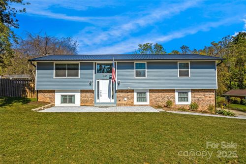627 Delaware Ln, Hendersonville, NC, 28791-3705 | Card Image