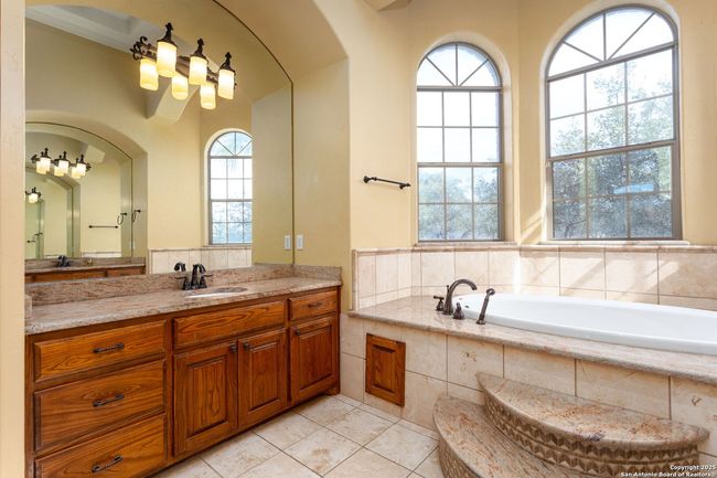 192 County Road 2812, House other with 5 bedrooms, 4 bathrooms and null parking in Mico TX | Image 23