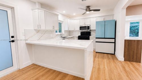 8819 Dickens Ave, Surfside, FL, 33154-3358 | Card Image