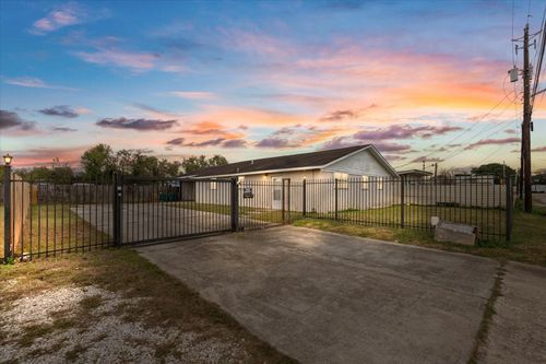 2910 San Augustine Ave, Pasadena, TX, 77503-2520 | Card Image