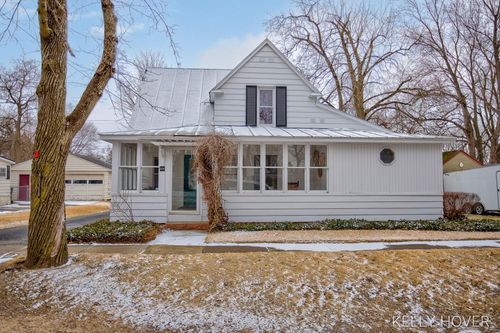 609 W Maple St, Wayland, MI, 49348-1257 | Card Image