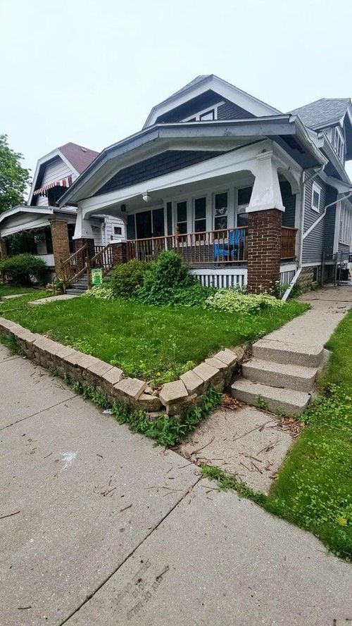 2224 S 33rd St, Milwaukee, WI, 53215-2414 | Card Image