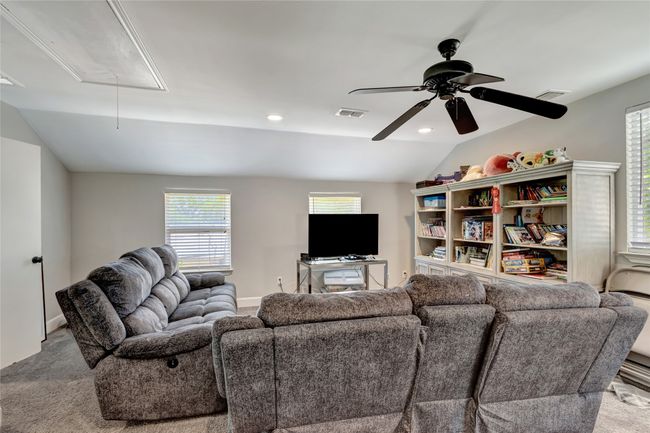 Upstairs living room or game room | Image 32
