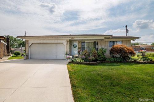 4908 Kadena Ct, Sterling Heights, MI, 48310-4639 | Card Image