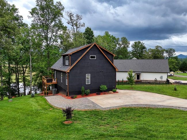 784 Sneaking Creek Dr, Home with 3 bedrooms, 4 bathrooms and null parking in Hayesville NC | Image 6
