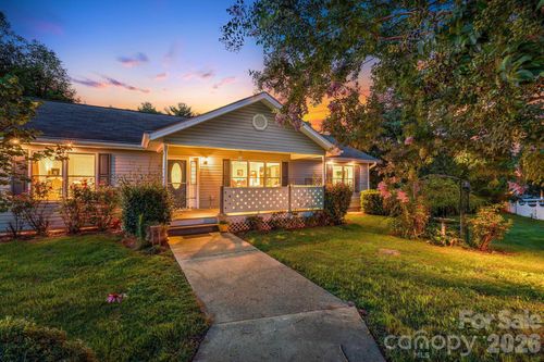 6 Arrowhead Ln, Weaverville, NC, 28787-8203 | Card Image