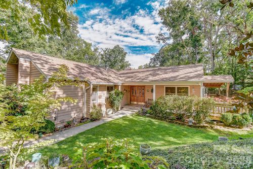 75 S Black Oak Dr, Asheville, NC, 28804-1863 | Card Image