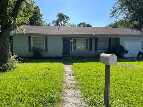 1813 Throckmorton St, Gainesville, TX, 76240-2144 | Card Image
