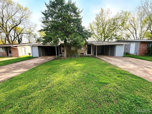 830 Loyola Dr, Florissant, MO, 63031-7236 | Card Image