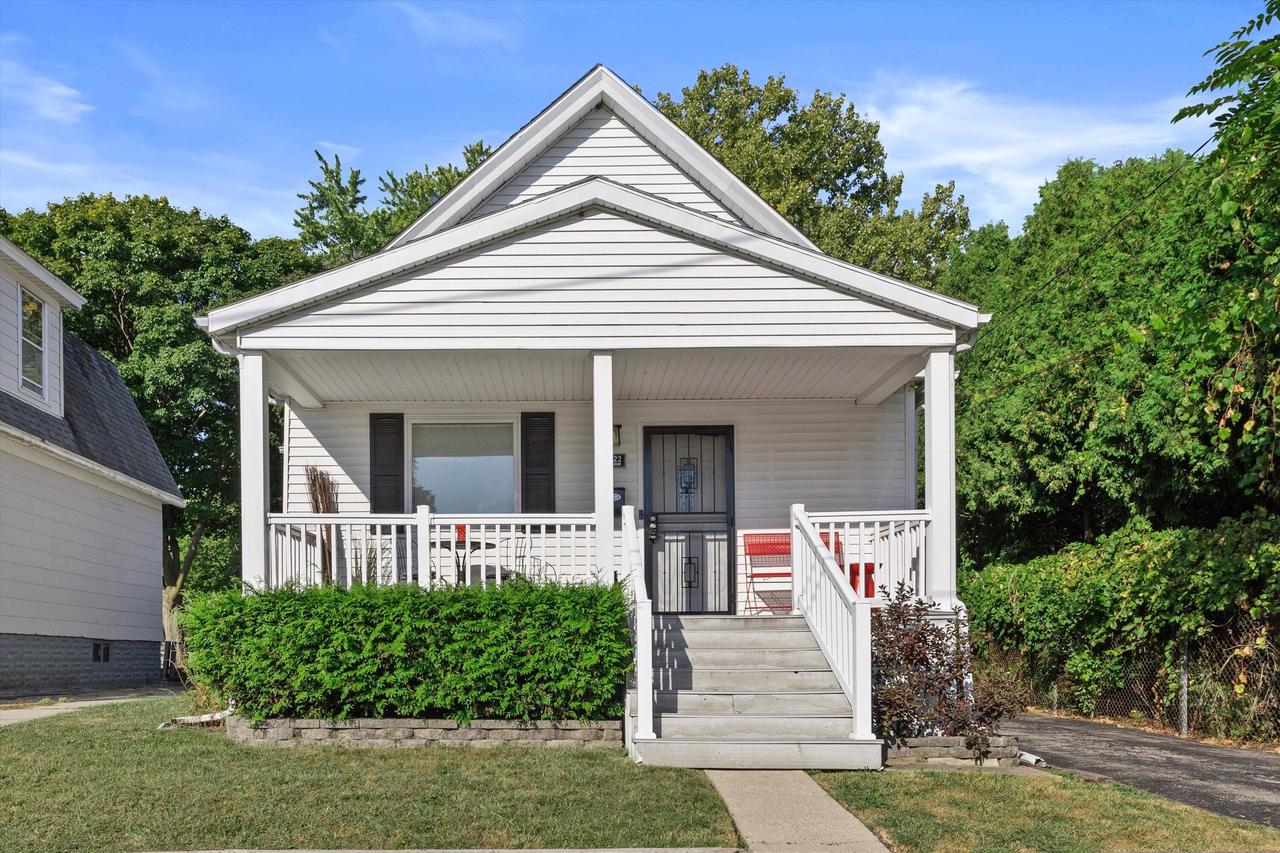 11th Ave, Kenosha, WI 53143