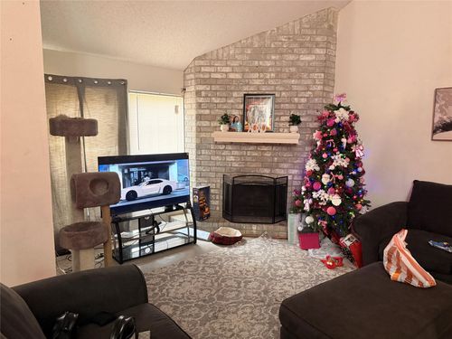 unit-d-5747 Easthampton Dr, Houston, TX, 77039-5052 | Card Image